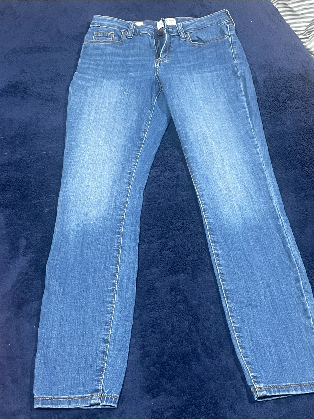 Universal Thread Straight-Leg Jeans in Light Blue Wash